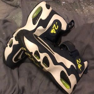 **RARE VINTAGE**- Youth SIZE 7 Nike Ken Griffey Jr Max 1 Fresh Water 24 Sz 7